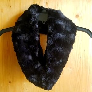 Soft black scarf/turtle neck